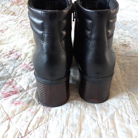 NWOT Clarks Hollis Jasmine Black Leather Boots NEW - Picture 9 of 16